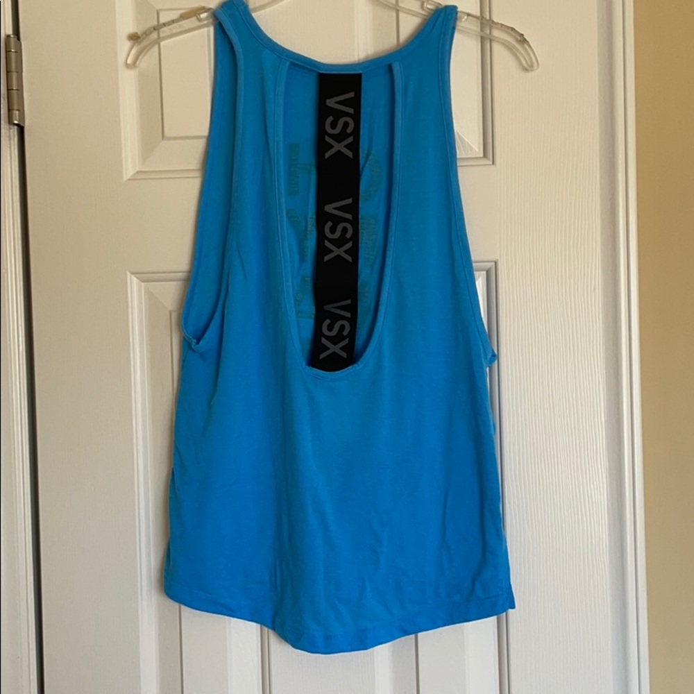Workout top - Picture 2 of 3